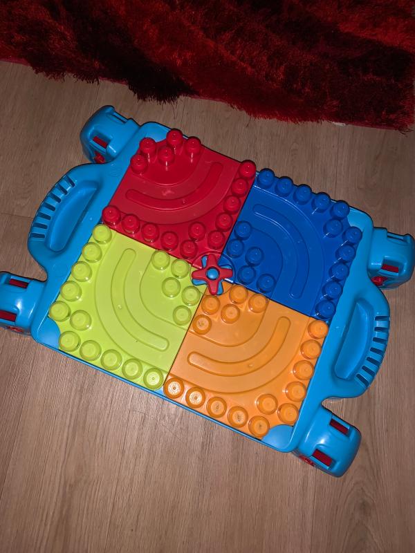 Table avec les pieds ranger