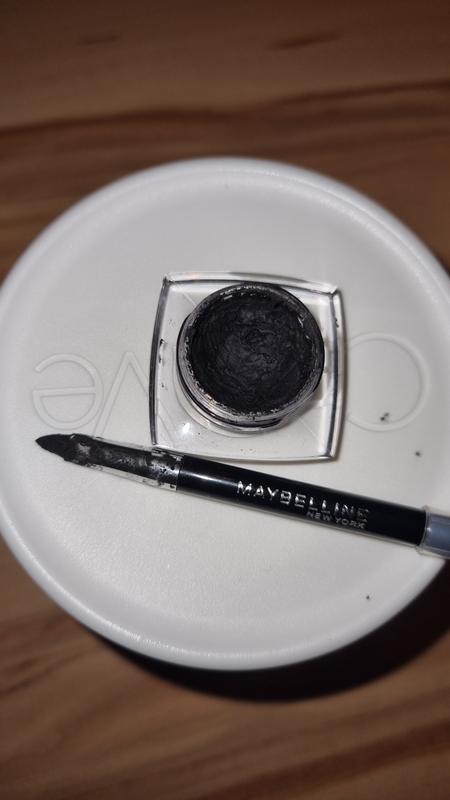 Just look at the mess it creates on the brush and around the tub whereas the old formula was just silky and clean, one swipe would have done it