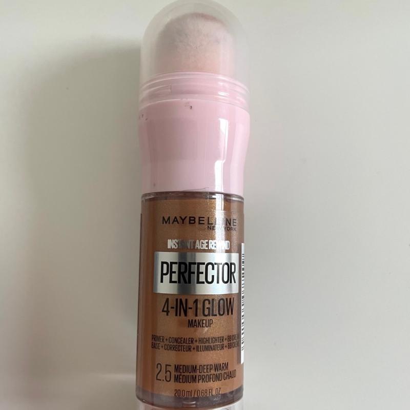 Base Maybelline Eraser Perfector 4en1 Glow 01.5 Light Medium — Perfumería  La Mundial