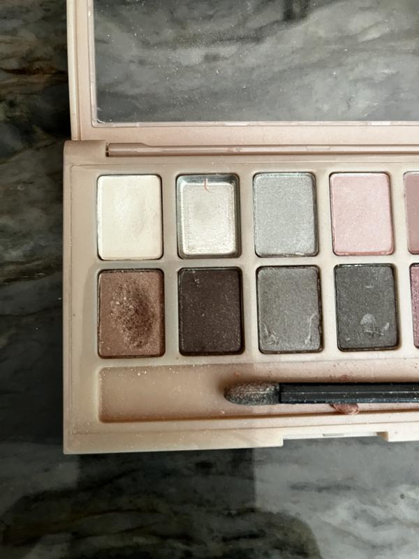 The Blushed Nudes® Eye Shadow - Maybelline Palette