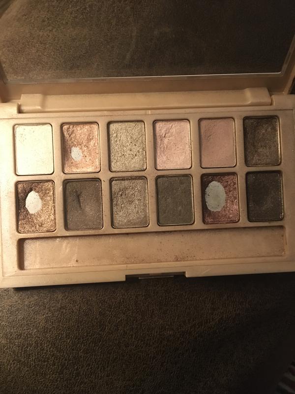 The Blushed Nudes® Eye Shadow - Maybelline Palette