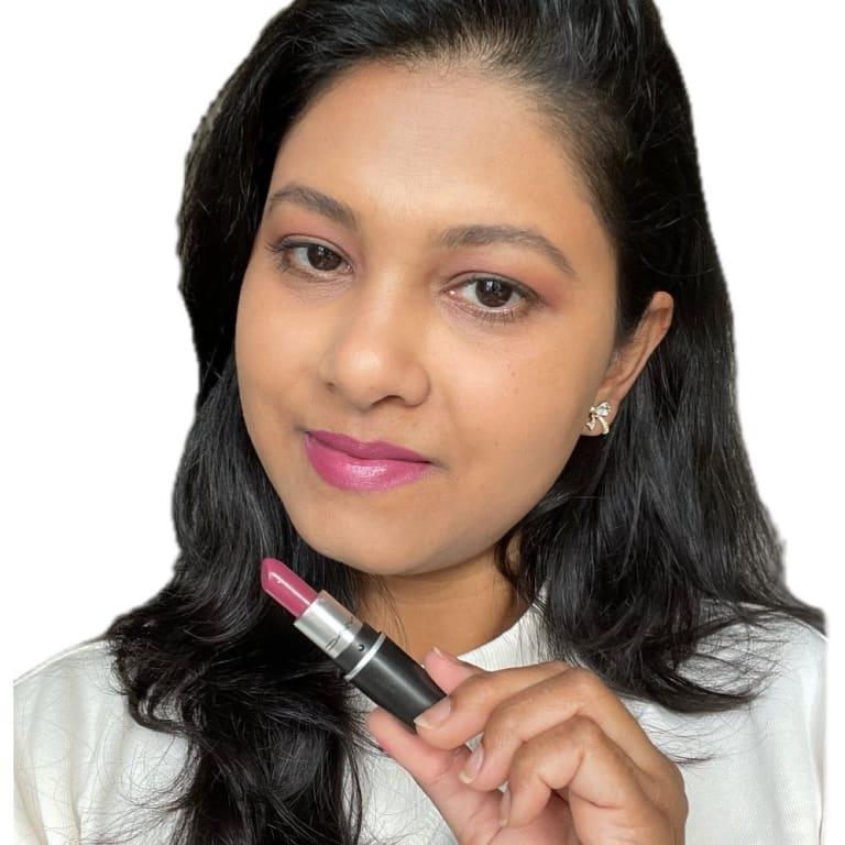 @maccosmetics Shade Captive Satin Lipstick Shopped some of their Bestselling Minis only for $10 this offer all month long, please do watch my swatches on my youtube channel- Pam's Station https://youtu.be/2-QsT-vRJv0. (link also shared in my bio) which Mac cosmetics Lipstick is your fav ? Follow me @justchillwithpam #maccosmetics #maccosmeticslipstick #mac #maccosmeticsindia #maccosmeticsuk #maccosmeticsbrasil #maclipstick #maclips #macswatches #nykaaaffiliates #pamsstation