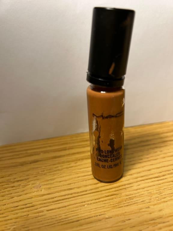 Customer photo for "Concealer"