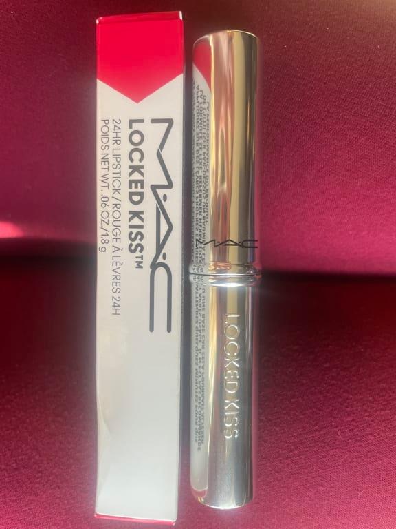 Customer photo for "Amazing Lipstick"