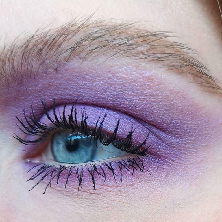 Guess I'm into purple now do you guys get hooked on one color and seem to always reach for that one? . . #purplemakeup #nikki_makeup #blueeyes #themakeupedit #makeupartistsworldwide #maccosmetics #MACcosmeticsnordics #macyesshare #instamakeup #instagood #underratedmuas #sweden #MyArtistCommunity #wakeupandmakeup #allcreativesouls #undiscovered_muas #åhlens #muasweden