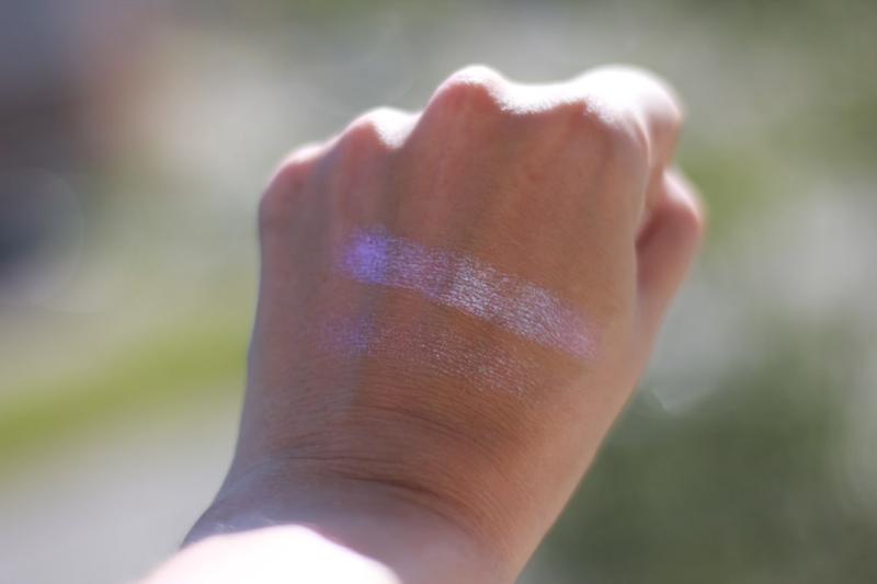 Сравнительные свотчи теней: верхний влажный с МАС Fix+, нижний сухой способ