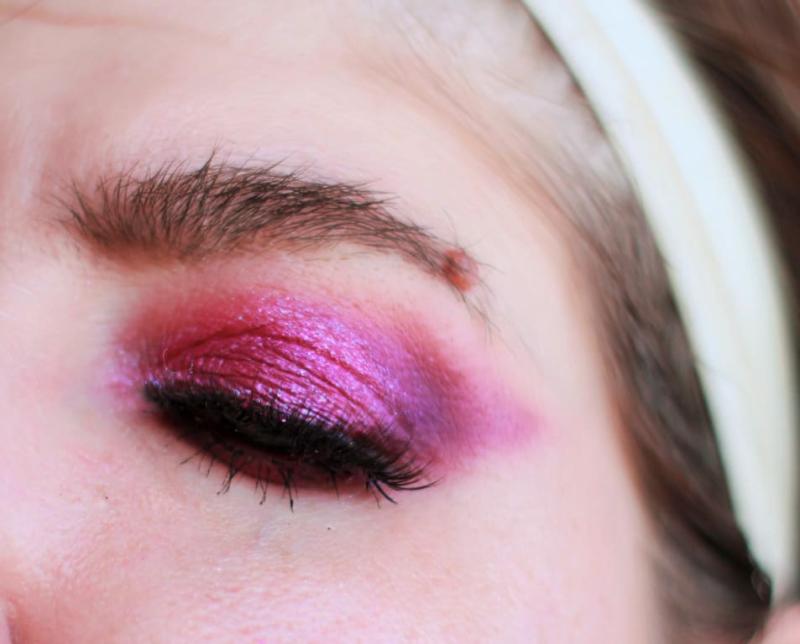 Эти же тени нанесены сухим способом