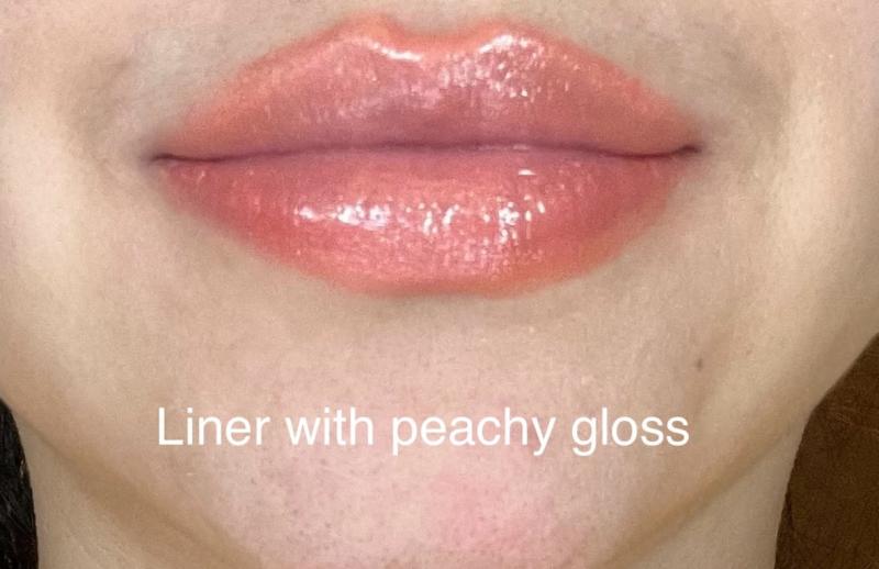 Liner with peachy gloss