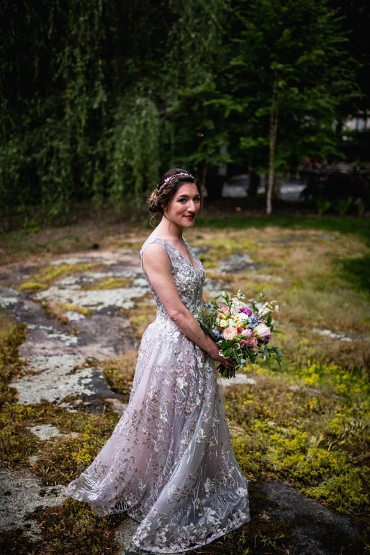 【MACDUGGAL】フローラル 刺繍イリュージョン Vネック ガウン Mac Duggal Floral Embroidered Illusion V-Neck Gown