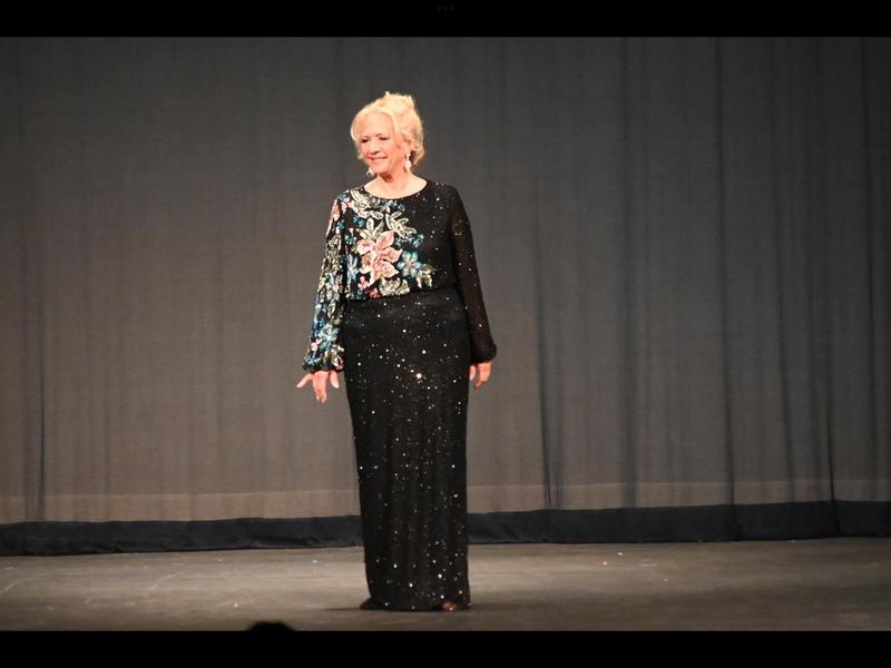 Mac Duggal ビジュー フローラル装飾 ハイネック ガウン Mac Duggal Embellished Multi Color Floral High Neck Gown