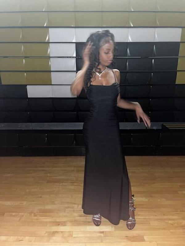 Juniors' Sweetheart Neck Sequin Gown