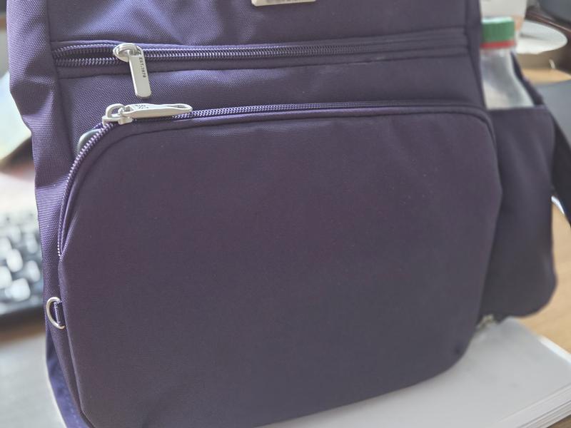 Front pocket doesn't completely zip