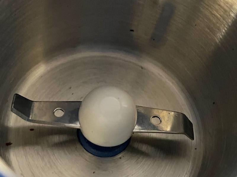 Dull, squared-off blades.