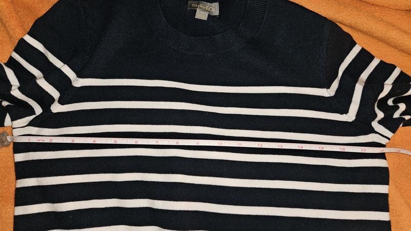 Bust width for Petite Medium. Form fitted.