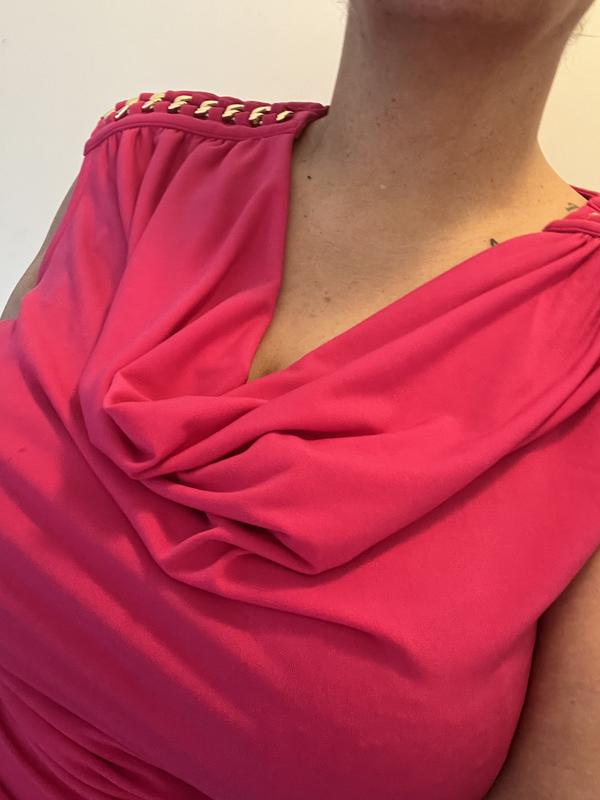 After bending over or moving too much, the front becomes messy. Will require adjusting