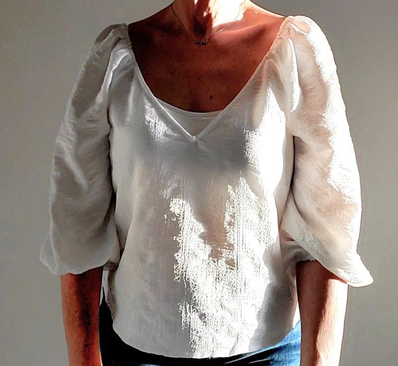 Elastic detail on shoulders