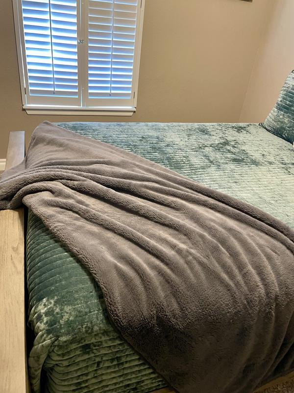 Use it on a bed or on your lap!