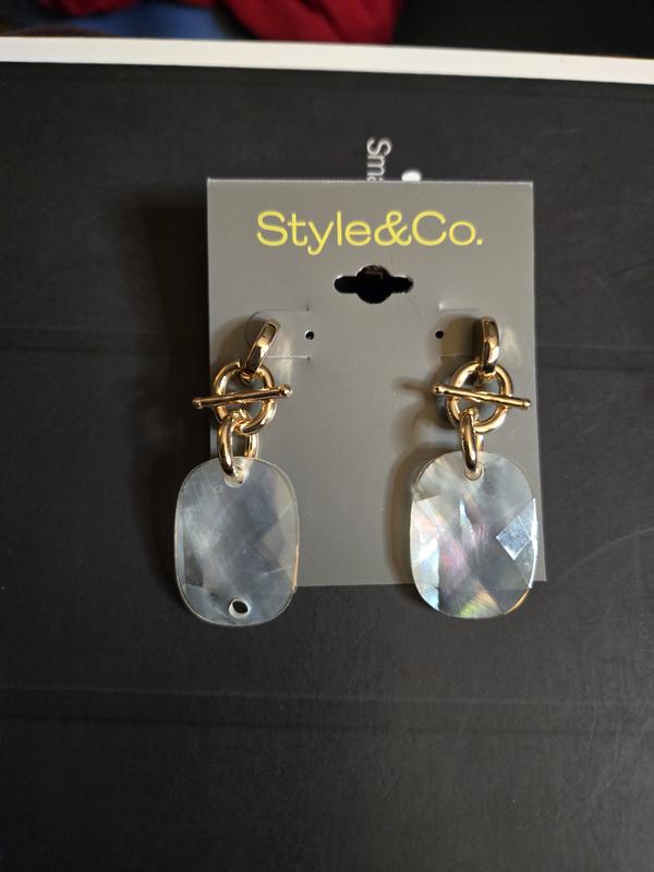 A hole atvthe bottom on the left