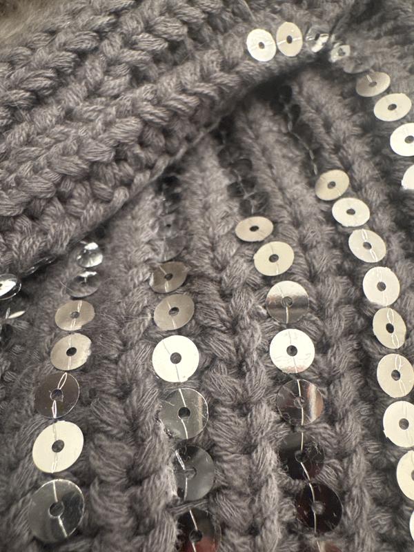 The cable knit texture is beautiful