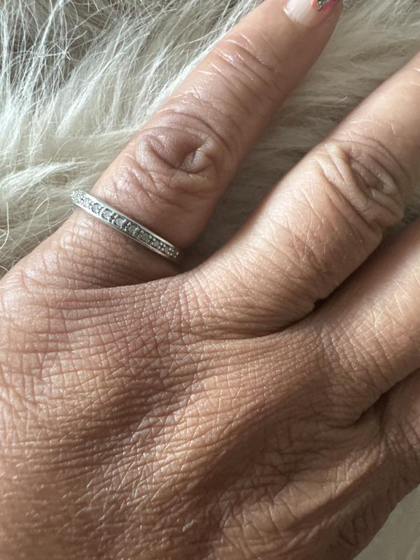 Silver "diamond band" nothing like pictured
