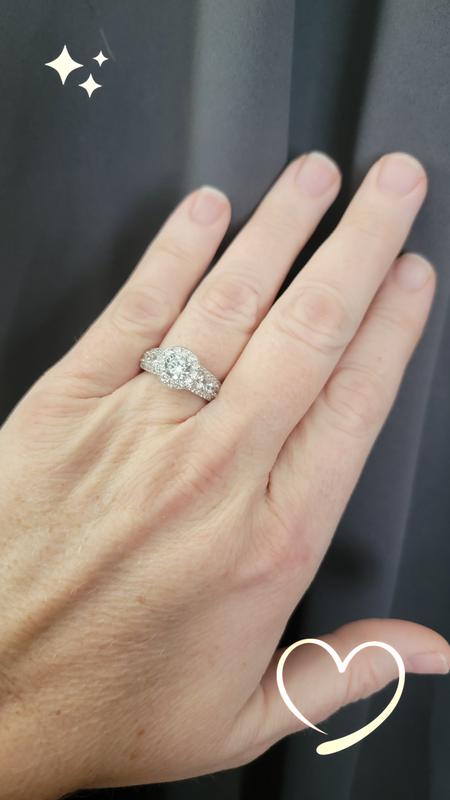 nice size 8.5 on somewhat larger size female hand