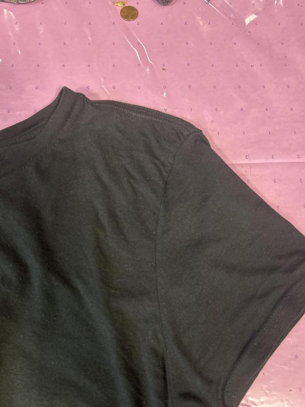 Body armholes to big or the sleeves to short. I don’t know if the sewers put the wrong sleeves to the wrong body it looks like they made fit to the body that’s why it’s wrinkle.