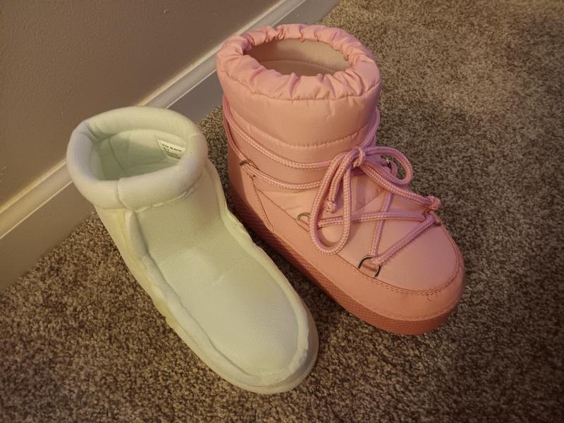 The padding that pulls out of boot and is not sewn in.