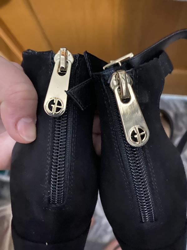 My only complaint - clunky zipper pull