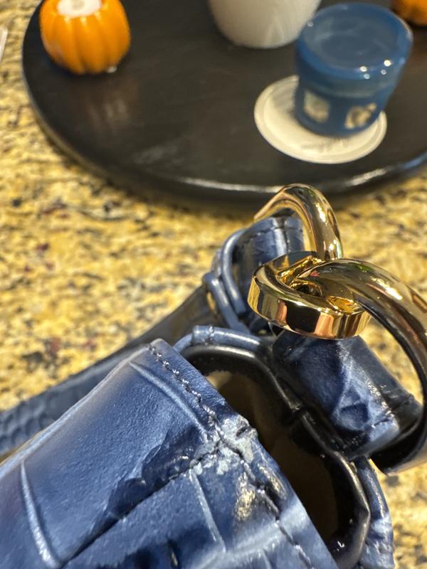 Shoddy workmanship or sent me an overused bag!  So disappounted