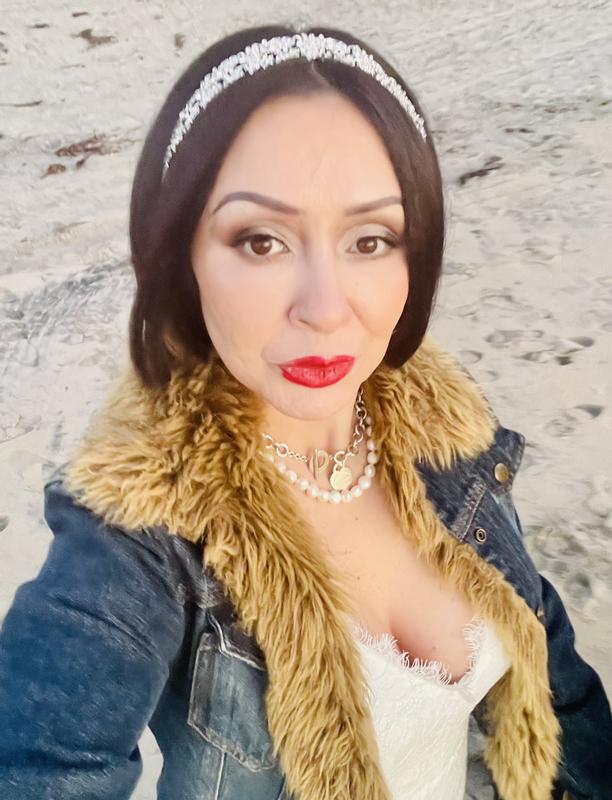 Customer carousel item 12.