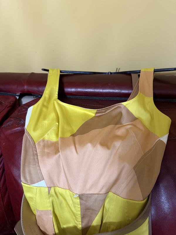 Color on the top front Does not match the picture. Returned