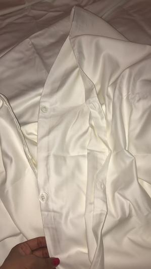 internal button closures to keep it in place over your comforter