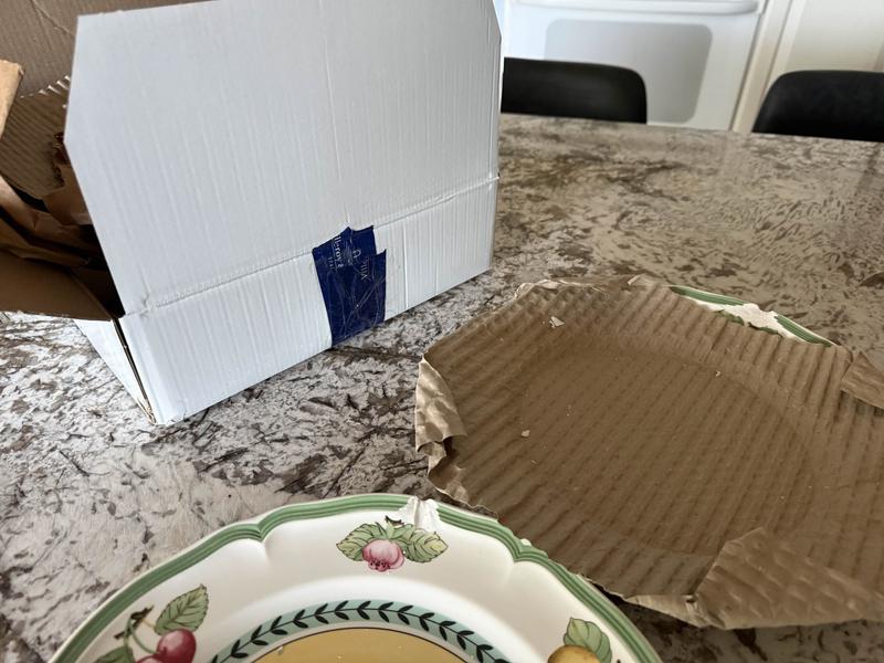 Broken Villeroy & Boch French Garden plates from 12 piece set-2 of 4 unusable