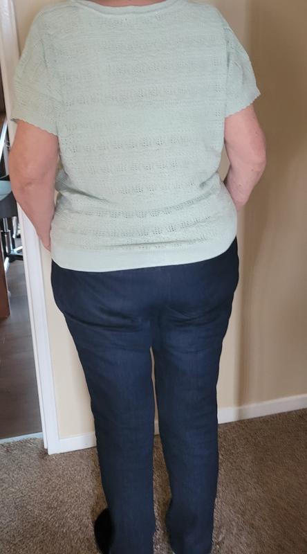 Hard to see the true color but it is lite mint green