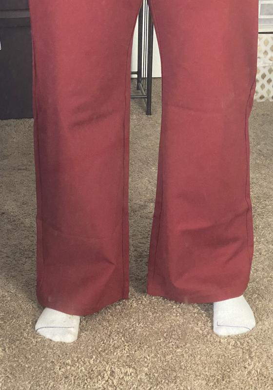 Wide leg, nice break at foot. I’m 5’6