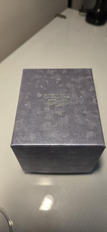 No sticker with skew number or watch id and manual missing