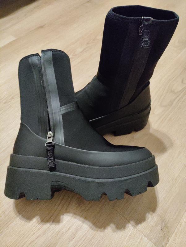 US限定【UGG】Brisbane Mid 柔らかいステップ 履きやすいブーツ UGG Australia レインブーツ レディース ショートブーツ