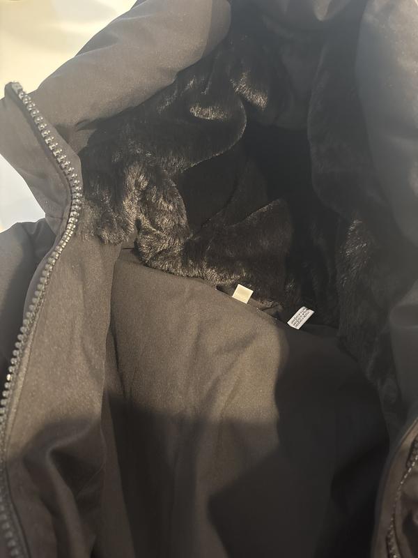 Hood has fur very warm