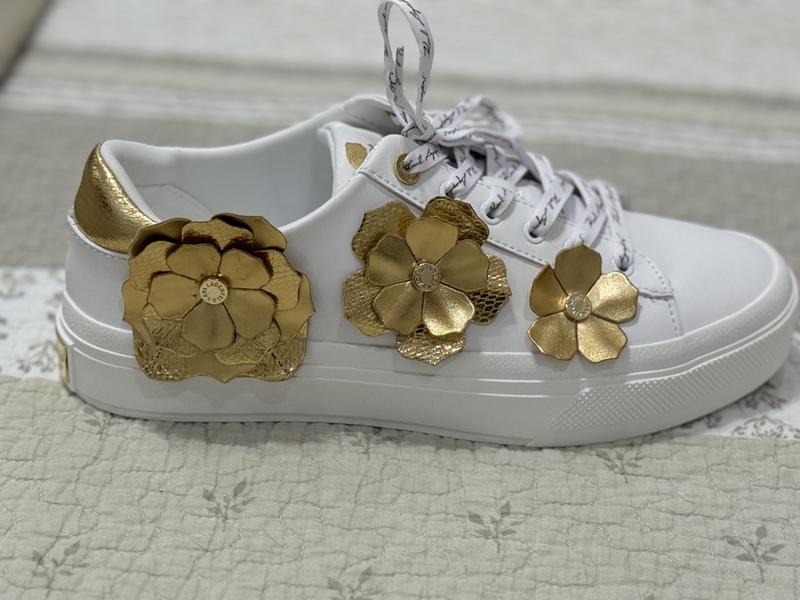 Karl Lagerfeld Paris☆ガエルフラワースニーカー KARL LAGERFELD PARIS Gael Flower Sneaker (Women) | Nordstromrack