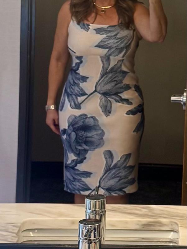 Hotel bathroom photo