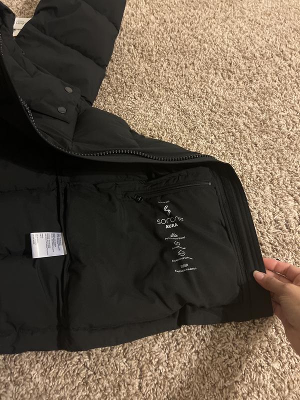 One of the inside pockets has a zipper