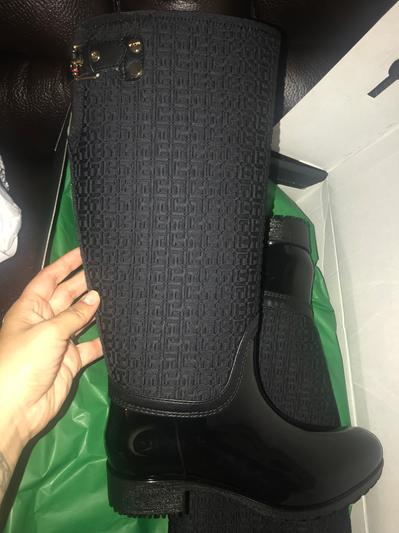 H pattern makes the boot