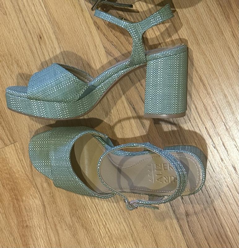 Customer carousel item 5.