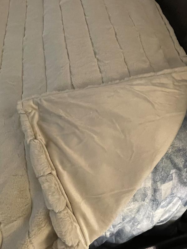 Smooth on one side, and rubbed on the other. Both sides are so soft.