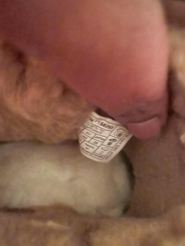 Two right shoes with two sizes 8&9.  No left boot🫣☹️🤔😡