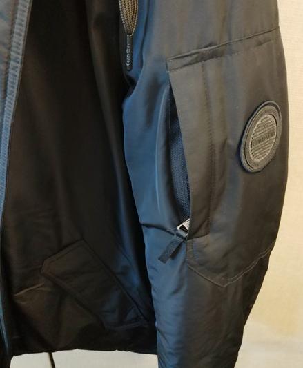 Left sleeve (has a pocket & patch)