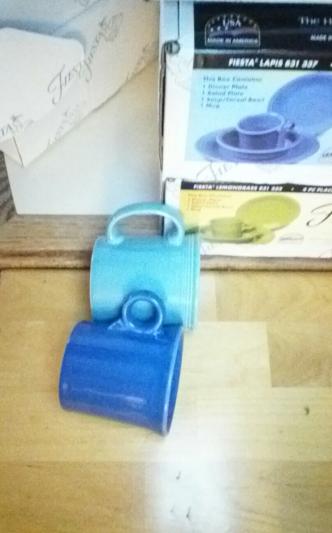 Here you see the java mug versus the on that come in the set.