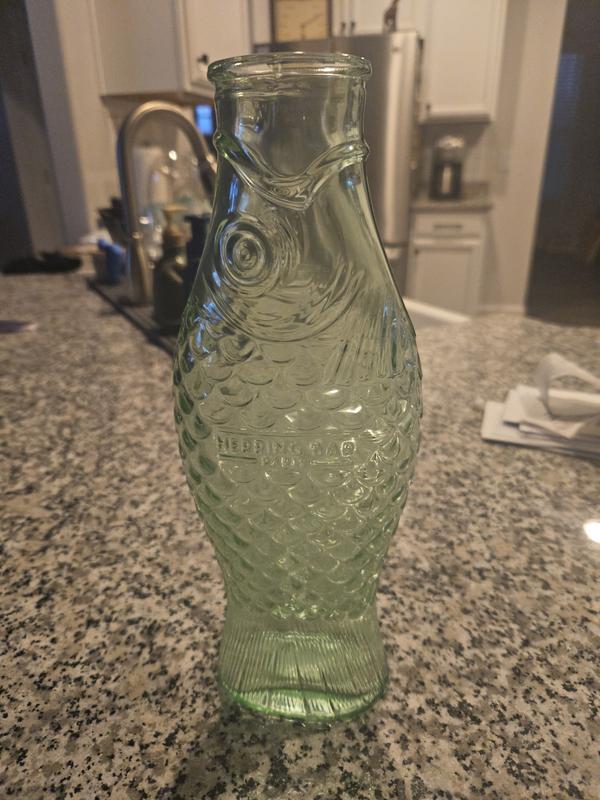 First delivery was a single glass in a large box. 2nd delivery was 4 glasses, no carafe. I had to purchase the carafe separately even though