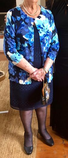 Length to just below the knee (5”4)