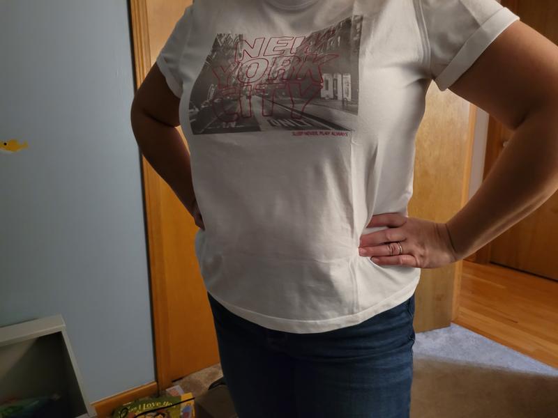 Graphic hits mid-chest